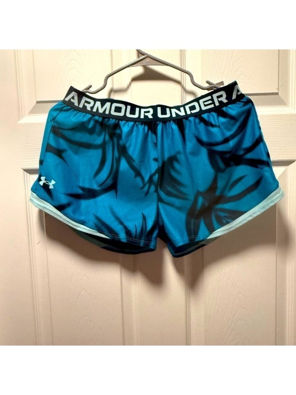Under Armour Shorts Youth XL Loose Fit